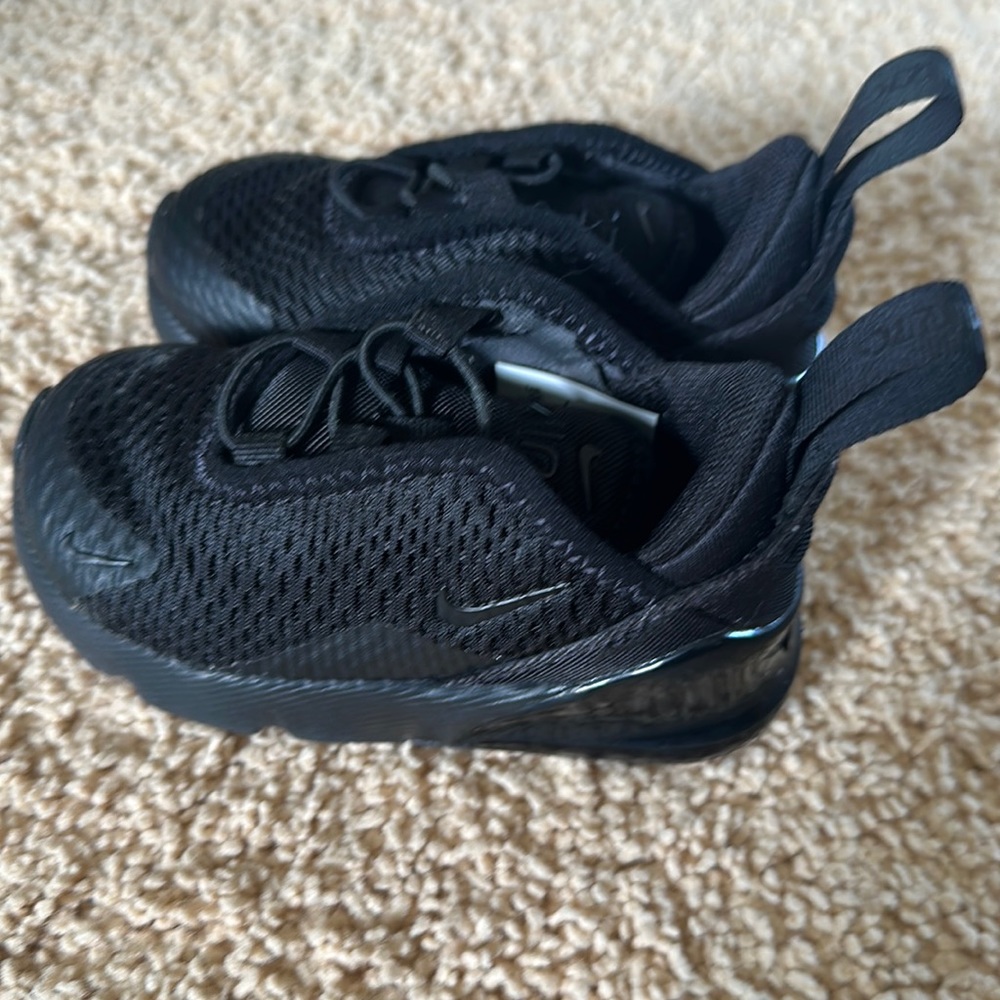 Black/ black air max 270 SIZE 5c